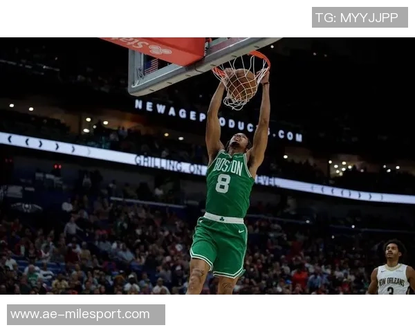 杰伦布朗带领球队逆转胜利19投9中砍下29分助攻4次第三节独得17分