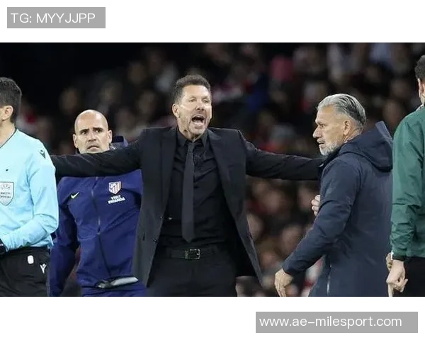 西蒙尼训练中尝试新首发阵容巴埃纳与小蜘蛛联手进攻 西蒙尼训练中尝试新首发阵容巴埃纳与小蜘蛛联手进攻