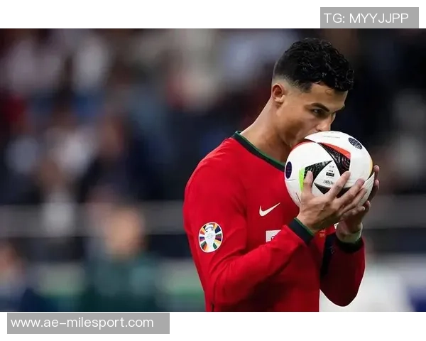 葡萄牙主帅回应C罗观战问题称此举不尊重球员应停止讨论