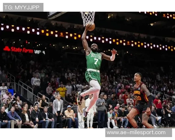 杰伦布朗谈末节反扑时的心态与队友沟通的重要性