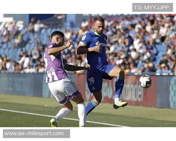 西甲第26轮精彩对决巴萨主场迎战黄潜皇马客场挑战赫塔费 西甲第26轮精彩对决巴萨主场迎战黄潜皇马客场挑战赫塔费