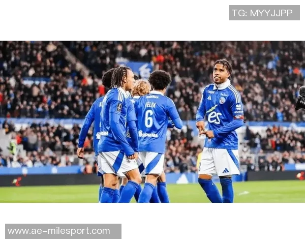 英超最新动态曼城升至第二热刺遭遇四场不胜困境切尔西与阿森纳明日对决